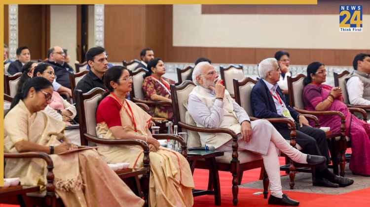 महिलाओं की सुरक्षा और सशक्तीकरण पर पीएम मोदी का जोर