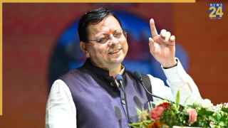 सीएम पुष्कर सिंह धामी पारंपरिक रंग में रंगे, कलाकारों के साथ थिरके और स्वयं बजाया ढोल