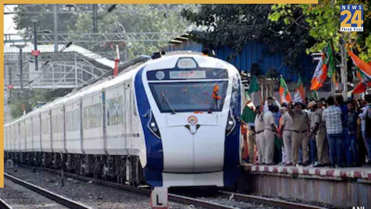 New Delhi Patna Vande Bharat Special Train 02252 02251 Kanpur Stoppage Timings